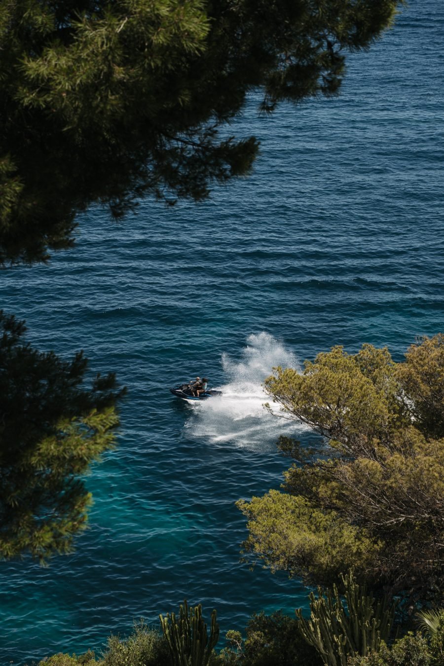 Türkisblaues Meer an der Küste Mallorcas